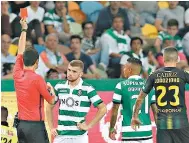  ??  ?? ALVALADE. Camisola 13 reincidiu frente ao Tondela e arrisca perder os clássicos da Liga e da final da Taça