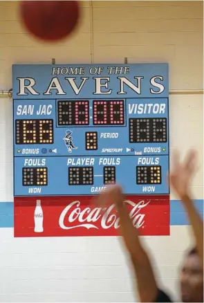  ?? Steve Gonzales / Houston Chronicle ?? San Jacinto’s Anders Gymnasium has been the home court of champions and future NBA players, but when the clock hits zero on the final home game tonight, an era will end.