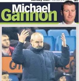  ??  ?? C’MOAN LADS Kilmarnock boss Steve Clarke slated referee