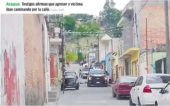  ?? Fotos: Staff. ?? Ataque. Testigos afirman que agresor y víctima iban caminando por la calle.