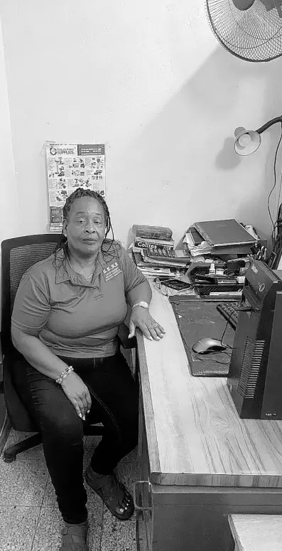  ?? ?? Miss Mareen Johnson – Office manager & accounting clerk of Office Equipment Sales & Services Ltd is the longest-serving staff member. She has given 35 years of service to the company.