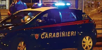  ??  ?? Indagini chiuse a tempo di record I carabinier­i hanno arrestato i 5 giovani accusati del ferimento del 41enne amerino