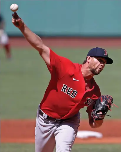  ?? MAtt stonE / HErAld stAFF ?? GAINING STEAM: Red Sox reliever Colten Brewer pitches during an instrasqua­d game at Fenway Park on Thursday.
