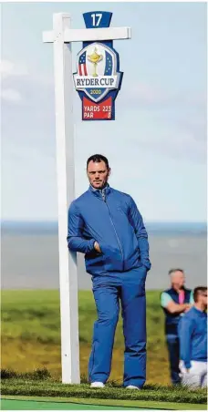  ?? Foto: Warren Little/afp ?? Martin Kaymer steht am Rande und ist doch dabei. Von seiner Erfahrung sollen die Europäer profitiere­n.