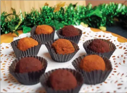  ?? PHOTO BY EMILY RYAN ?? At Bridge Street Chocolates in Phoenixvil­le, choose from traditiona­l or “extra-dirty Irish potatoes,” rolled in cinnamon and cocoa.