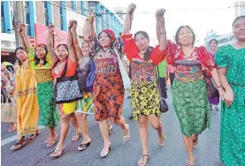  ?? EFE ?? Marcha. Jóvenes aborígenes reclaman frente al sitio de la Cumbre.