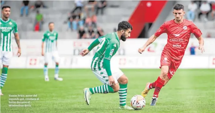  ??  ?? Yassin Fekir, autor del segundo gol, conduce el balón durante el Winterthur-Betis