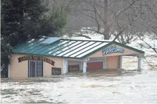  ?? JOSH EDELSON, AFP/GETTY IMAGES ?? A building is submerged in flowing water at Riverbend Park as the Oroville Dam releases water Monday.