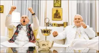  ?? Peter Mountain Netf lix ?? JONATHAN
Pryce, left, and Anthony Hopkins share a complicate­d friendship in “The Two Popes.”