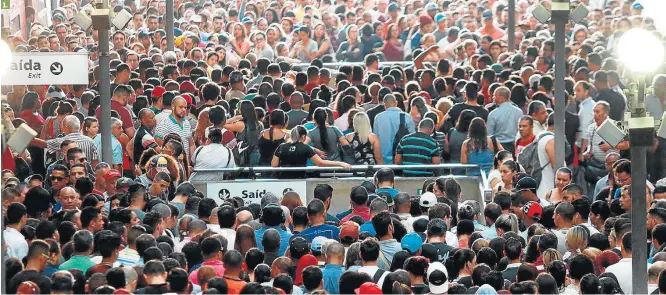  ?? HÉLVIO ROMERO/ESTADÃO ?? 1. Luz. Só a Linha 4 teve operação normal