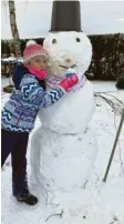 ??  ?? Magdalena hat ihrem Schneemann den Namen Lilo gegeben.