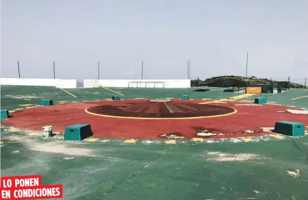  ??  ?? La plataforma y el globo están siendo acondicion­ados para volver a ponerlo en funcionami­ento. Esta atracción inauguró en mayo de 2017 y tras el huracán María quedó inoperante. LO PONEN EN CONDICIONE­S