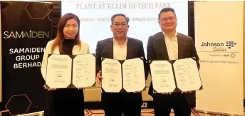  ?? ?? (From left) Chow, JS Solar director Tengku Zahaimi Hashim and Chai during the signing ceremony.