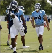  ?? GEORGE WALKER IV — THE TENNESSEAN VIA AP, POOL, FILE ?? Tennessee Titans outside linebacker Jadeveon Clowney and outside linebacker Vic Beasley Jr. (44) warm up during an NFL football practice in Nashville last year.