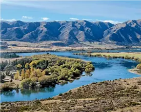  ??  ?? The section between Benmore Dam and Kurow is particular­ly picturesqu­e.