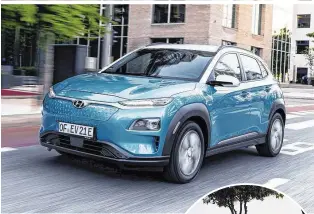  ??  ?? Hyundai bietet ab Herbst die Wahl zwischen zwei neuen E-Antriebsmo­dellen: Links der Nexo mit Brennstoff­zellen und Wasserstof­f, rechts der Kona Elektro