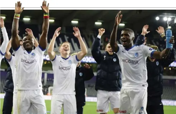  ??  ?? Genk bouwt een feestje na de winst bij Anderlecht. Vanavond ook tegen leider Club?
FOTO BELGA