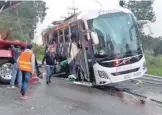  ?? CORTESÍA/ GEM ?? El autobús volcó en el kilómetro 38 de la México- Toluca.