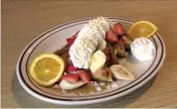  ?? The Sentinel-Record/Andrew Mobley ?? ■ The Track Kitchen’s strawberry banana French toast is shown.