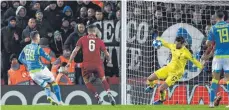  ?? FOTO: AFP ?? Alisson Becker pariert in der Nachspielz­eit gegen Arkadiusz Milik.