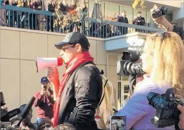  ?? Robin Abcarian Los Angeles Times ?? A DAY AFTER his UC Davis appearance was canceled, Milo Yiannopoul­os returned to campus and, with a megaphone, accused “universiti­es like this” of pandering to “Black Lives Matter and feminist groups.”