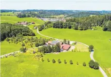  ?? FOTO: MLR BW/JAN POTENTE ?? Zurzeit arbeiten rund 410 aller landwirtsc­haftlichen Betriebe im Kreis nach den Richtlinie­n der EG-Öko-Verordnung.