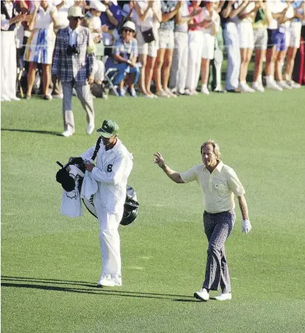  ?? DAVID CANNON / ALLSPORT ?? Jack Nicklaus walks up 18th fairway en route to victory at the 1986 Masters tournament at Augusta, Ga.