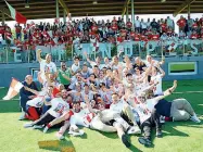  ??  ?? La foto di gruppo della Florentia dopo la vittoria contro Roma valsa la A