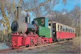  ?? MRB ?? Orenstein & Koppel 0-4-0WT No. 7529 of 1914 undergoing a test run on the Golden Valley Light Railway on February 25, with ex-Ffestiniog coach No. 119.