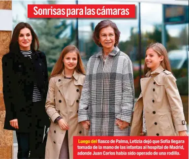  ??  ?? Sonrisas para las cámaras Luego del fiasco de Palma, Letizia dejó que Sofía llegara tomada de la mano de las infantas al hospital de Madrid, adonde Juan Carlos había sido operado de una rodilla.