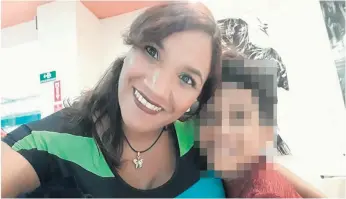  ?? LISTÍN DIARIO ?? La médico Marigenny Romano fue atropellad­a por un vehículo tras salir desesperad­a al ver a su niño muerto.