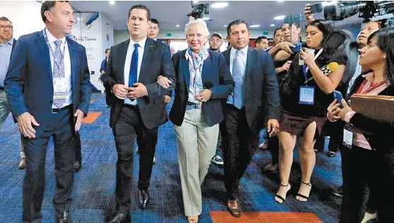  ?? NOTIMEX ?? La secretaria de Gobernació­n y el gobernador de Guanajuato, Diego Sinhue Rodríguez, en la Reunión Anual de Industrial­es.