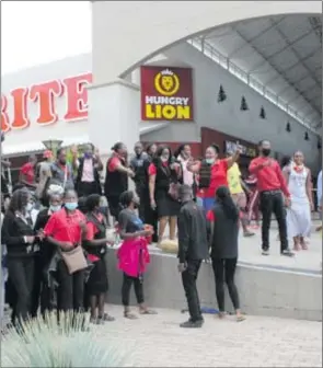  ?? Photo: Nampa ?? Standoff… Shoprite Namibia workers on strike.
