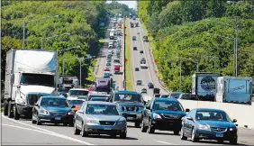  ?? SEAN D. ELLIOT THE DAY ?? Traffic on Interstate 95 northbound crawls up the hill toward Exit 74 Tuesday in East Lyme as a bridge constructi­on project at Oil Mill Road in Waterford closed one lane of the highway.