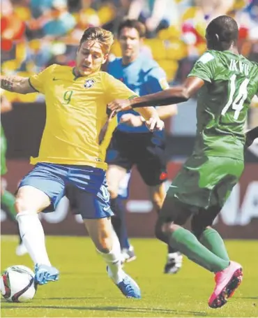  ??  ?? Luis Henrique (L) of Brazil and Ejike Ikwu of Nigeria battle for the ball during the FIFA U-17 Men’s World Cup 2015 quarter final match between Brazil and Nigeria at Estadio Sausalito yesterday.