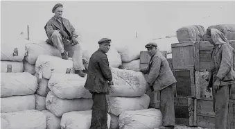  ?? ?? Food aid from the United States arrives at the port of Piraeus in 1945.