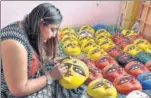  ?? MOHD ZAKIR/HT PHOTO ?? A volunteer paints faces of the goddess at Mayur Vihar Kali Bari on Thursday.