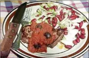  ?? GASSENHEIM­ER / TRIBUNE NEWS SERVICE LINDA ?? Steak pizzaiola with fennel and bean salad.