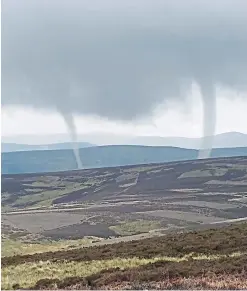  ?? Picture: Dave Barrett. ?? Two funnels emerge from low cloud.