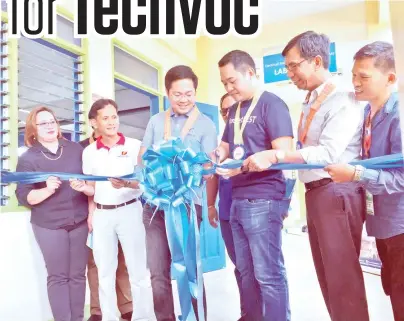  ??  ?? RIBBON-CUTTING.The ceremony just before the official opening of the e.Lab with (from left to right) Dr. Maria Ines Asuncion - Department of Education Schools Division Superinten­dent, Fermin Edillon - Davao Light Community Relations Manager, Congressma­n Karlo Alexei B. Nograles of the 1st District of Davao City, Congressma­n Jericho Jonas B. Nograles of PBA Partylist, Engr. Rodger Velasco - Davao Light EVP and COO and Redilon S. Morales - Principal of Vicenta Nograles National High School.