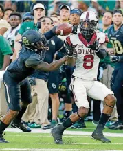  ?? [AP PHOTO] ?? CeeDee Lamb attempts to catch a pass in Saturday night’s win at Baylor.