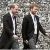  ??  ?? Prinz William (l.) und Prinz Harry auf dem Weg in die Kirche.
Foto: WPA Pool