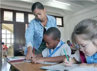  ??  ?? La enseñanza primaria es la de mayor matrícula, con más de 700 mil educandos y 6 mil 951 escuelas, según señaló la directora nacional de primaria Zulima Lobaina.