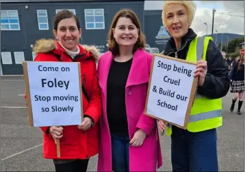  ?? ?? Wicklow Social Democrats TD Jennifer Whitmore, with Fiona Toolan and Anya Llewellyn in Greystones.