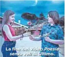  ??  ?? La fine del video Poesia senza veli di Ultimo.