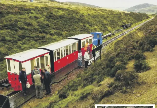  ??  ?? 0 The narrow-gauge railway train stops at Glengonnar Halt, just before the village of Wanlockhea­d