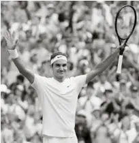  ??  ?? Roger Federer ha ganado 63 de los 66 games con su saque, y ha encarado apenas 14 puntos de quiebre. Además, sólo suma 49 errores no forzados, un promedio de menos de 10 por partido.