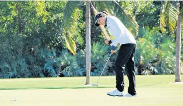  ?? PHOTOS COURTESY IONE D. JONES/DOHERTY WOMEN’S AMATEUR CHAMPIONSH­IP ?? Alexa Pano, of Lake Worth, sinks this putt for par to halve the 11th hole in her semifinal match with Lexi Harkins of Crystal Lake, Ill., at Coral Ridge Country Club in Fort Lauderdale.