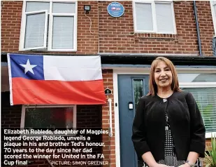  ?? PICTURE: SIMON GREENER ?? Elizabeth Robledo, daughter of Magpies legend George Robledo, unveils a plaque in his and brother Ted’s honour, 70 years to the day since her dad scored the winner for United in the FA Cup final