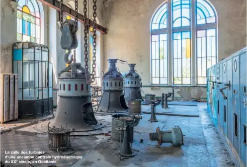  ??  ?? La salle des turbines d’une ancienne centrale hydroélect­rique du XXe siècle, en Occitanie.